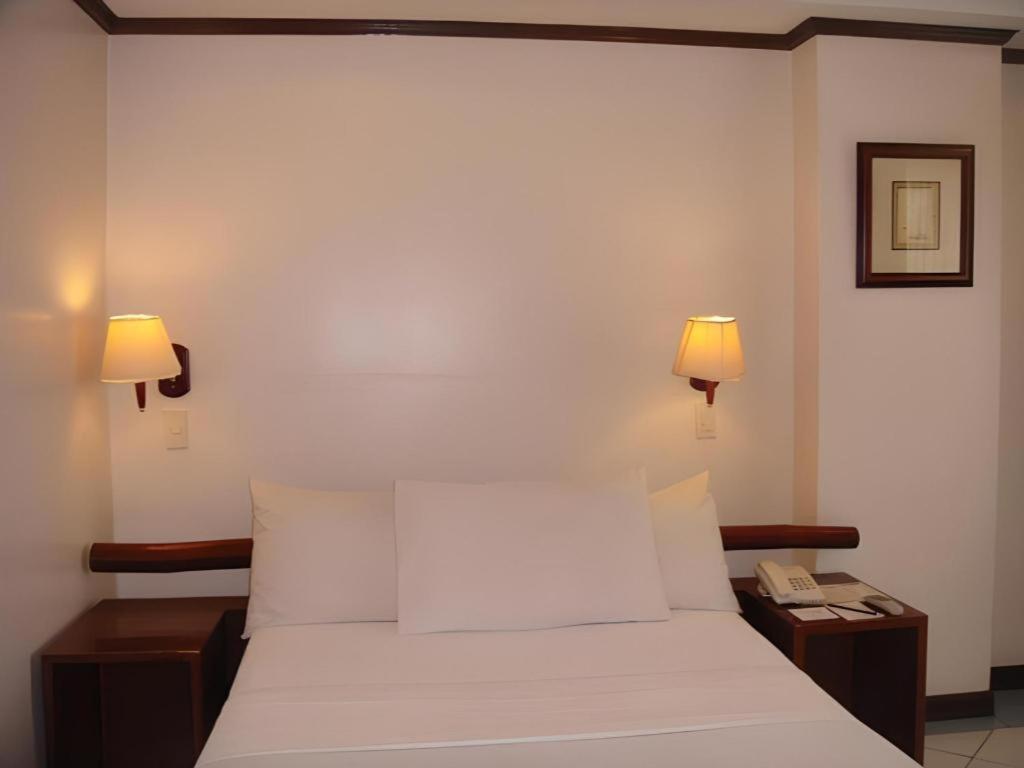 Soledad Suites Panglao Exterior photo